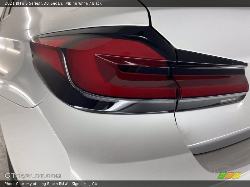 Alpine White / Black 2021 BMW 5 Series 530i Sedan