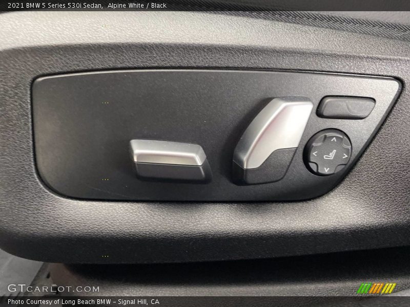 Alpine White / Black 2021 BMW 5 Series 530i Sedan