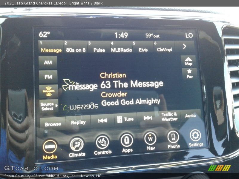 Bright White / Black 2021 Jeep Grand Cherokee Laredo