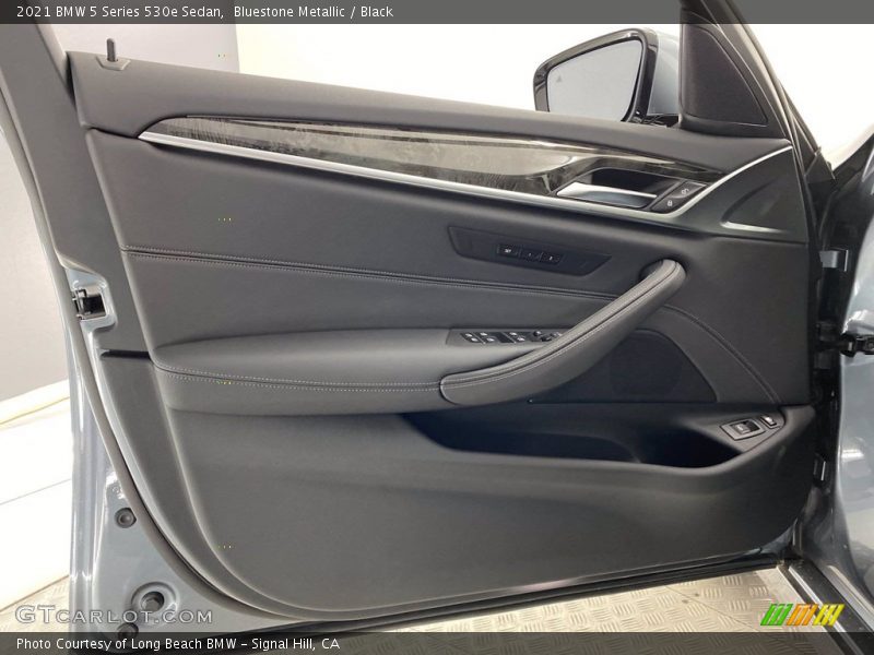 Bluestone Metallic / Black 2021 BMW 5 Series 530e Sedan