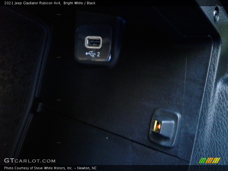 Bright White / Black 2021 Jeep Gladiator Rubicon 4x4