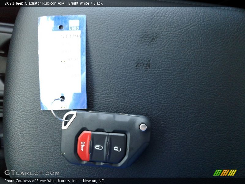 Bright White / Black 2021 Jeep Gladiator Rubicon 4x4