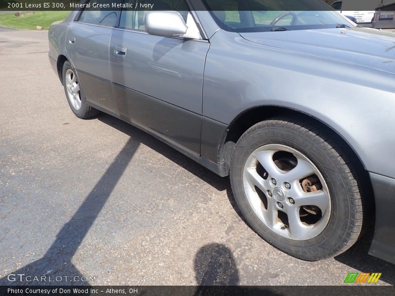 Mineral Green Metallic / Ivory 2001 Lexus ES 300