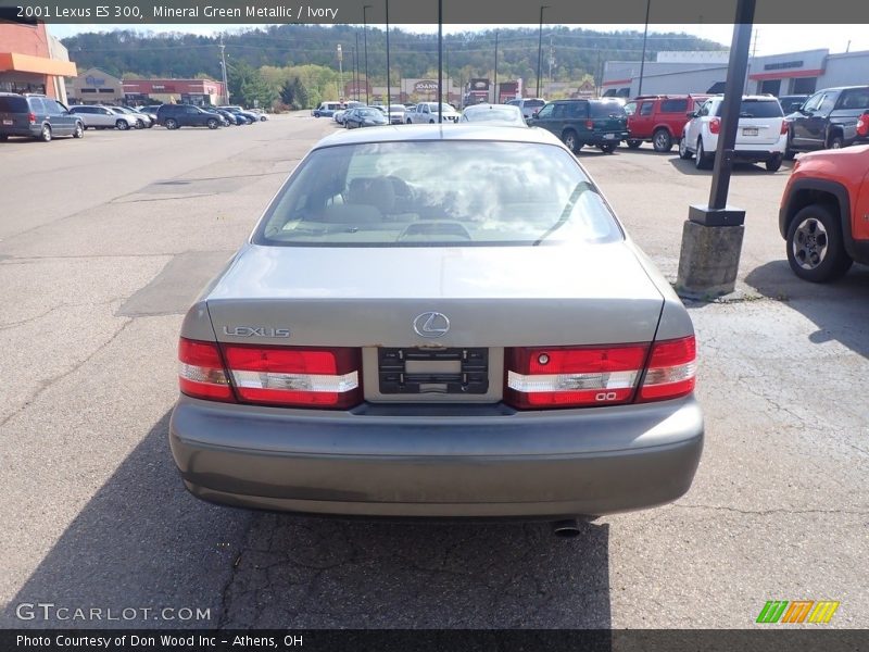 Mineral Green Metallic / Ivory 2001 Lexus ES 300