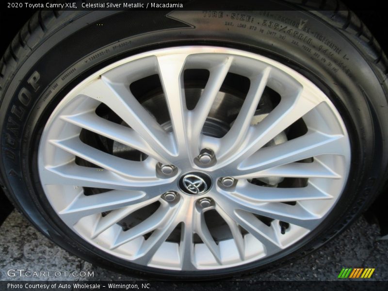 Celestial Silver Metallic / Macadamia 2020 Toyota Camry XLE