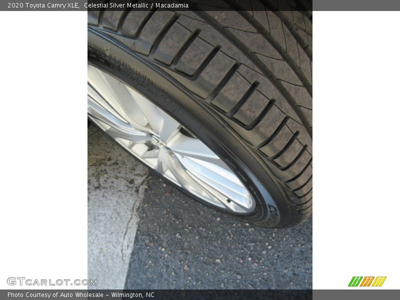 Celestial Silver Metallic / Macadamia 2020 Toyota Camry XLE