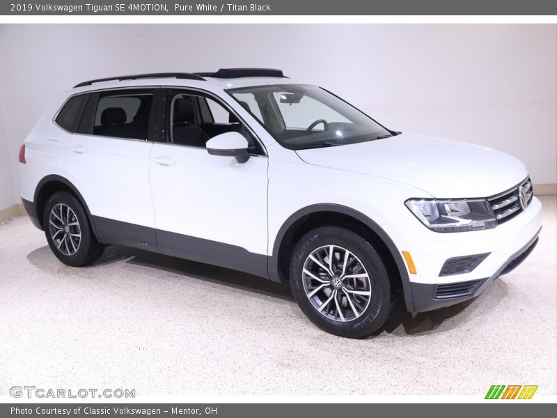 Pure White / Titan Black 2019 Volkswagen Tiguan SE 4MOTION