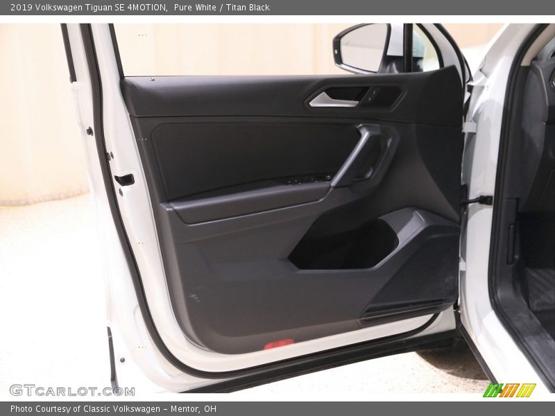 Pure White / Titan Black 2019 Volkswagen Tiguan SE 4MOTION