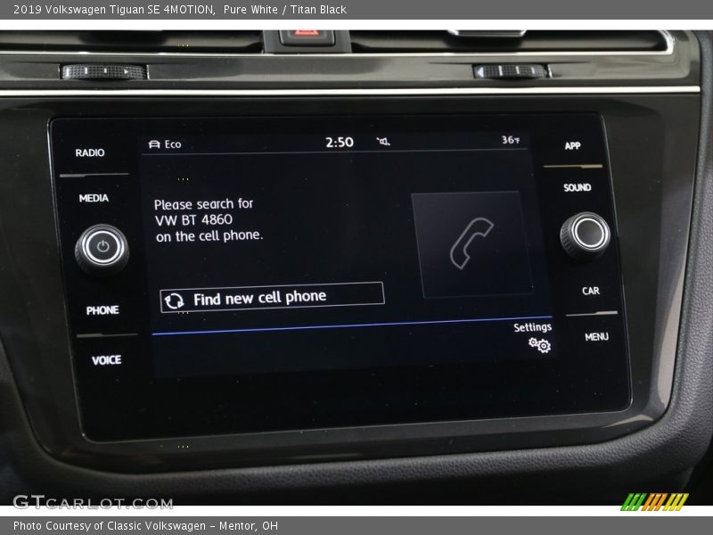 Pure White / Titan Black 2019 Volkswagen Tiguan SE 4MOTION