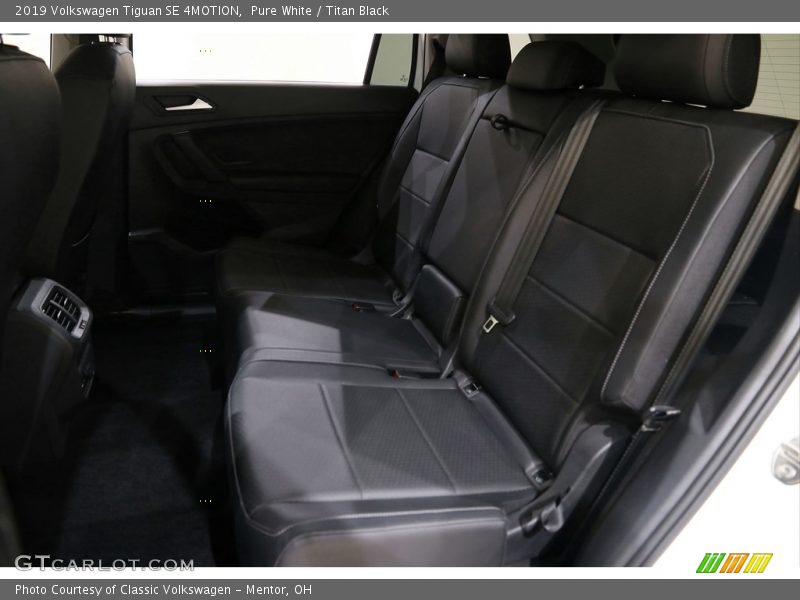 Pure White / Titan Black 2019 Volkswagen Tiguan SE 4MOTION