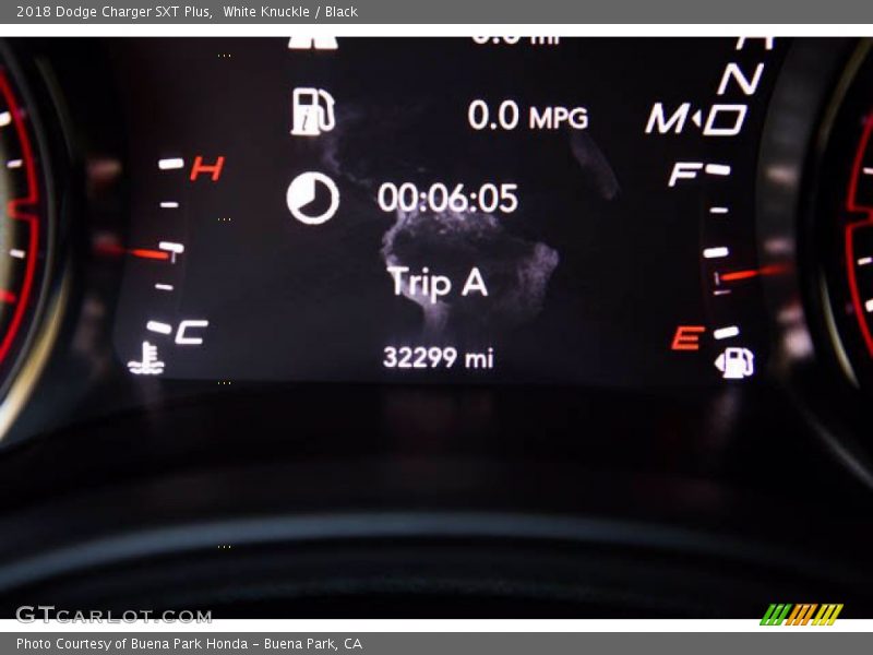 White Knuckle / Black 2018 Dodge Charger SXT Plus