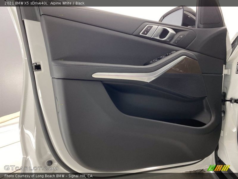 Alpine White / Black 2021 BMW X5 sDrive40i