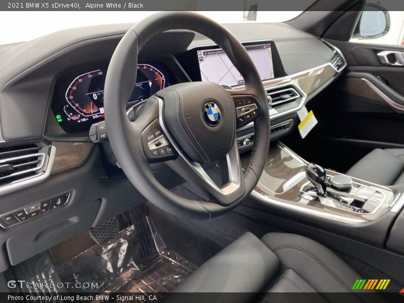 Alpine White / Black 2021 BMW X5 sDrive40i