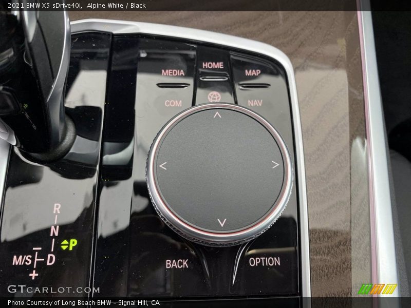 Alpine White / Black 2021 BMW X5 sDrive40i