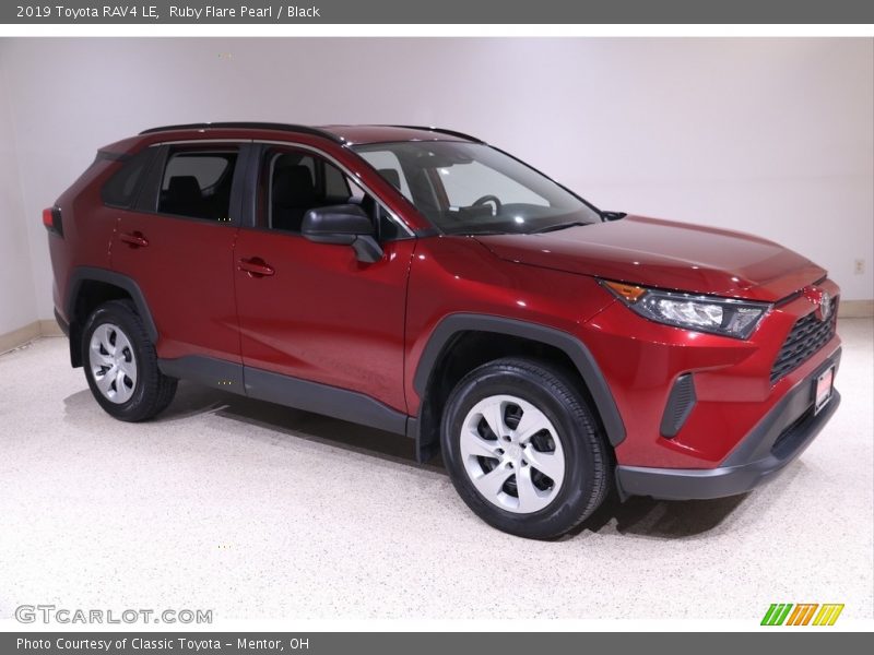 Ruby Flare Pearl / Black 2019 Toyota RAV4 LE
