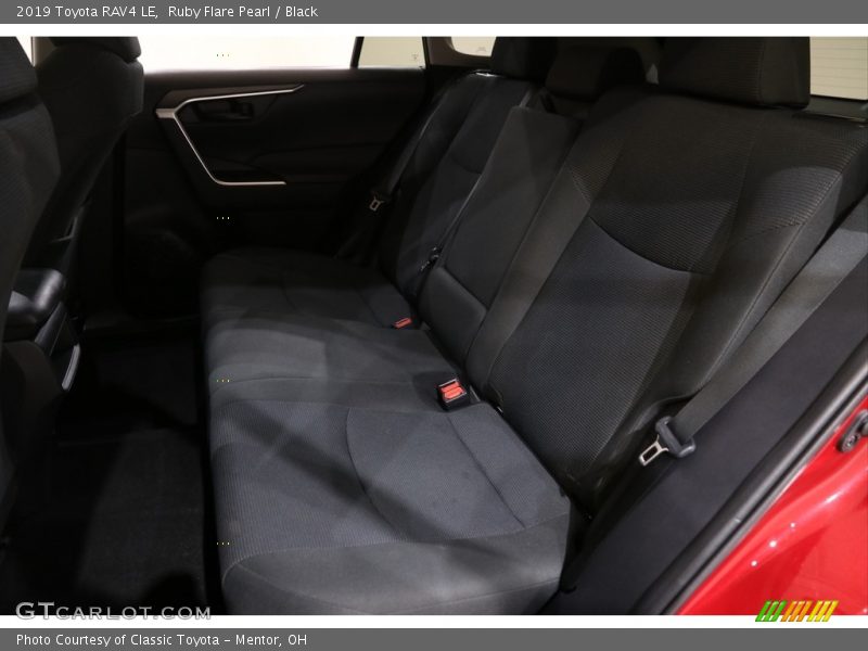 Ruby Flare Pearl / Black 2019 Toyota RAV4 LE