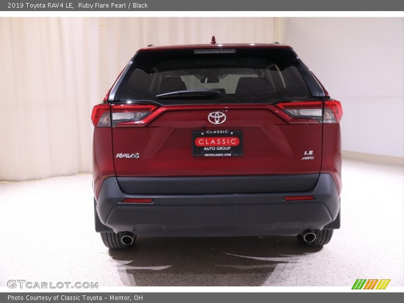 Ruby Flare Pearl / Black 2019 Toyota RAV4 LE