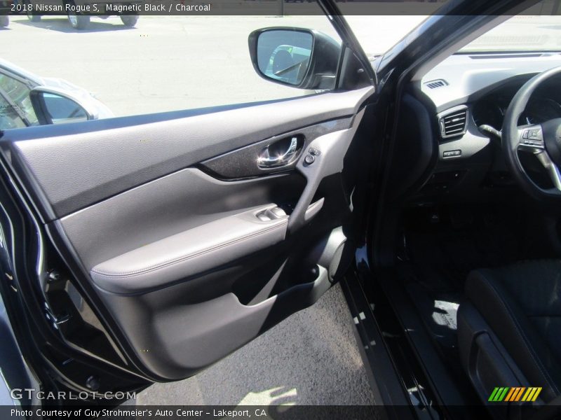 Magnetic Black / Charcoal 2018 Nissan Rogue S