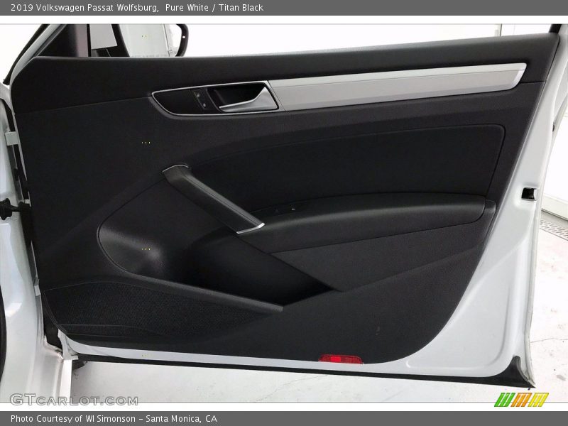 Pure White / Titan Black 2019 Volkswagen Passat Wolfsburg