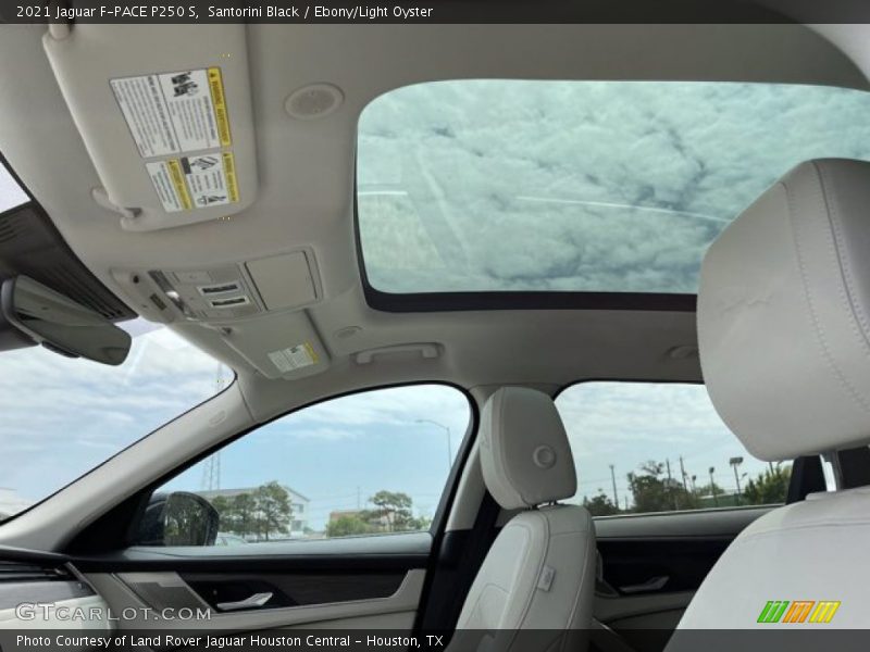 Sunroof of 2021 F-PACE P250 S