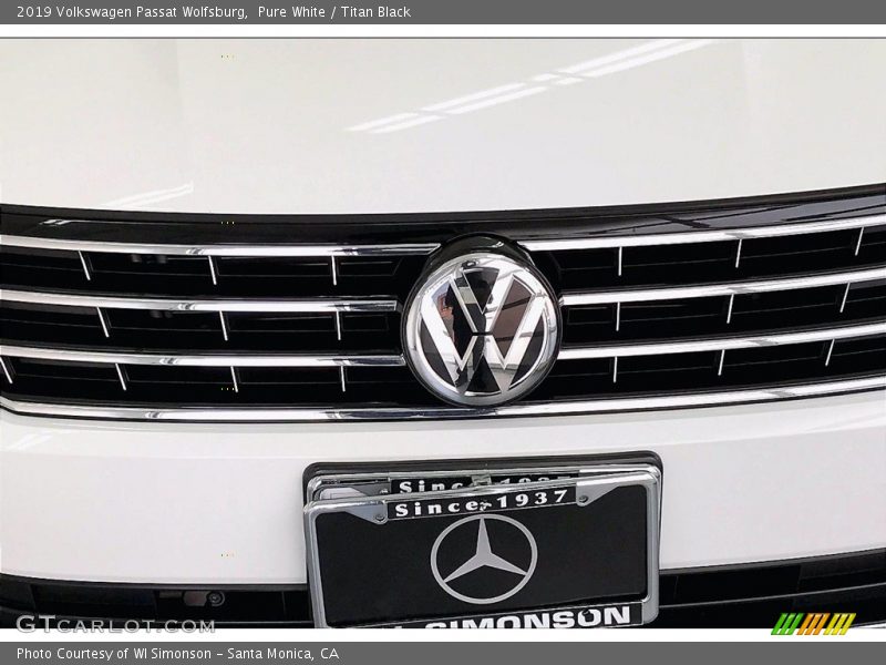 Pure White / Titan Black 2019 Volkswagen Passat Wolfsburg