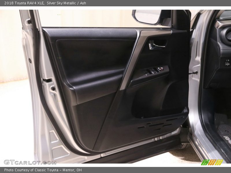 Silver Sky Metallic / Ash 2018 Toyota RAV4 XLE