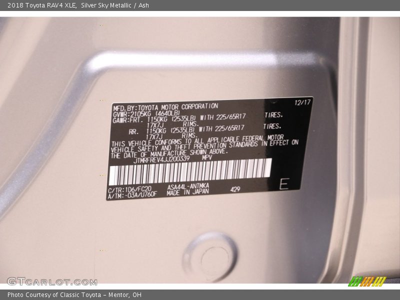 Silver Sky Metallic / Ash 2018 Toyota RAV4 XLE