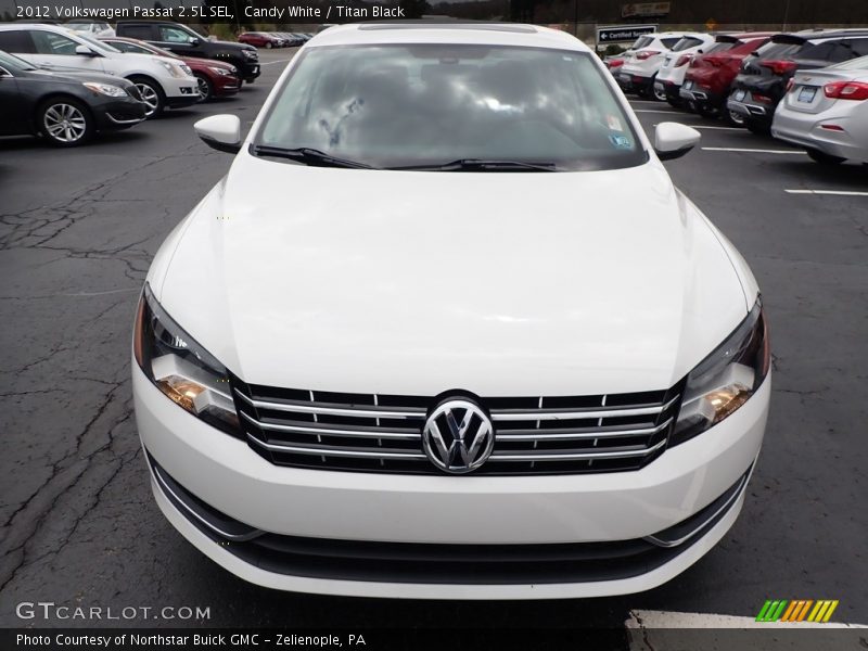 Candy White / Titan Black 2012 Volkswagen Passat 2.5L SEL