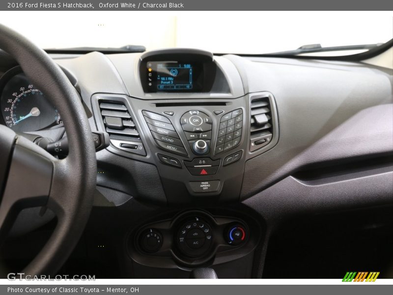 Oxford White / Charcoal Black 2016 Ford Fiesta S Hatchback
