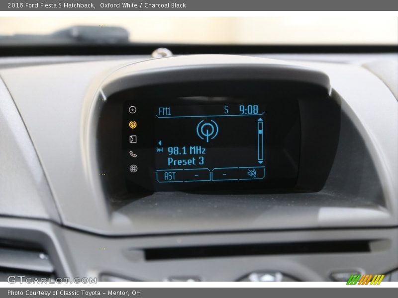 Oxford White / Charcoal Black 2016 Ford Fiesta S Hatchback