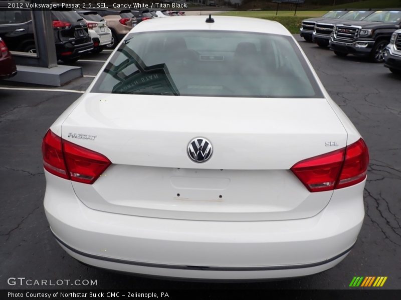 Candy White / Titan Black 2012 Volkswagen Passat 2.5L SEL