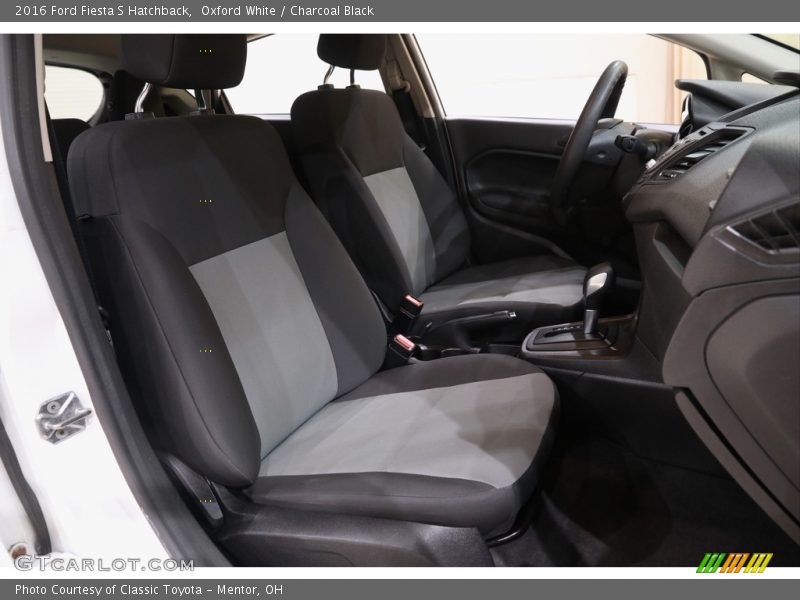Oxford White / Charcoal Black 2016 Ford Fiesta S Hatchback