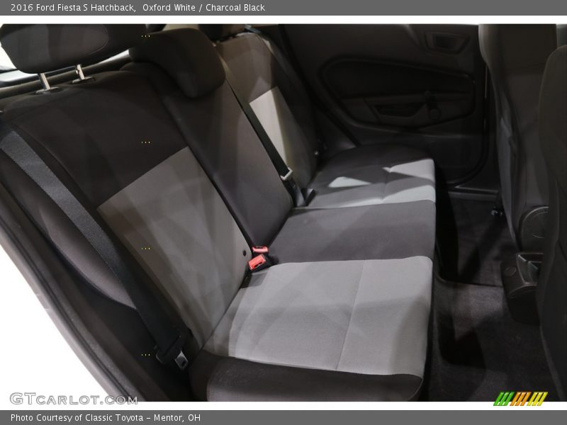 Oxford White / Charcoal Black 2016 Ford Fiesta S Hatchback