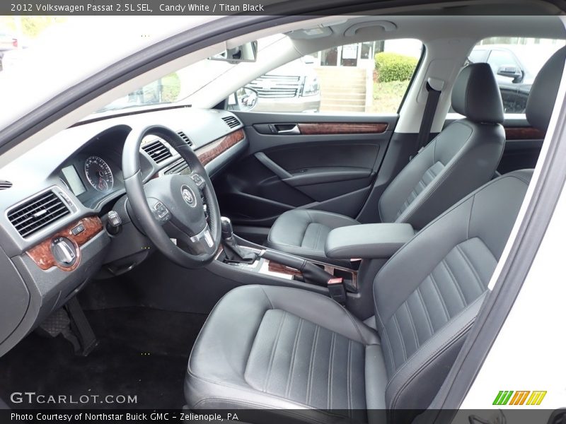 Candy White / Titan Black 2012 Volkswagen Passat 2.5L SEL
