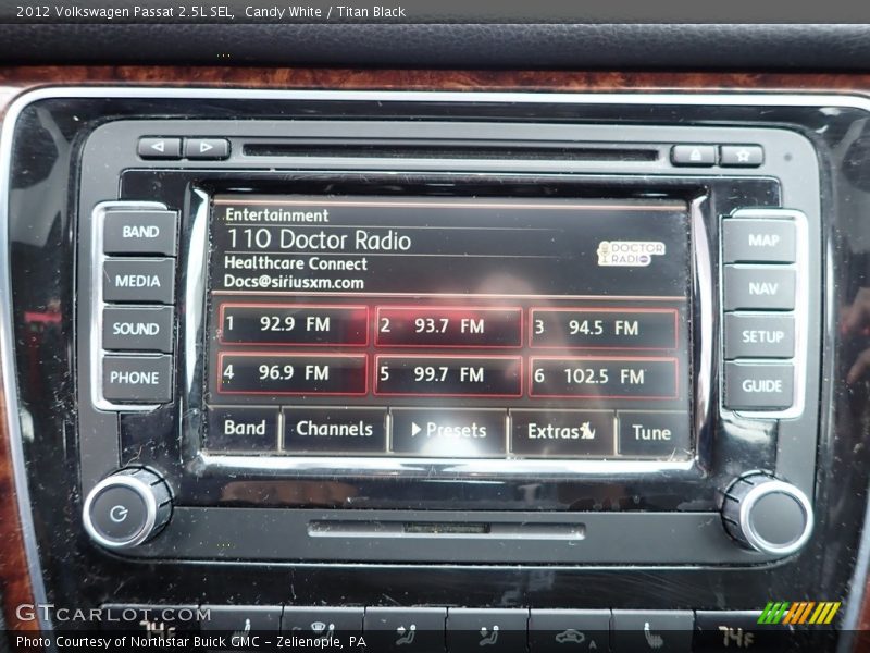 Candy White / Titan Black 2012 Volkswagen Passat 2.5L SEL