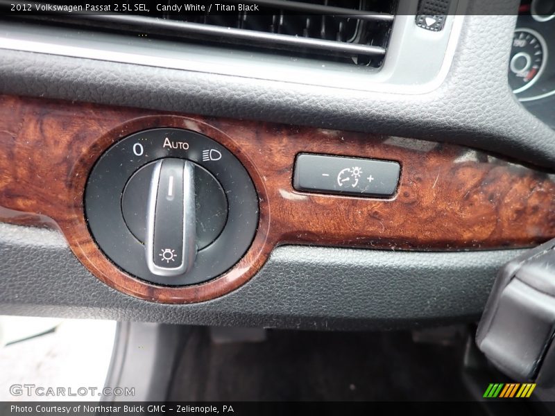 Candy White / Titan Black 2012 Volkswagen Passat 2.5L SEL