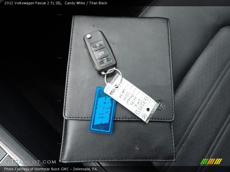 Candy White / Titan Black 2012 Volkswagen Passat 2.5L SEL