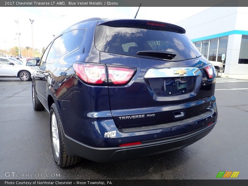 Blue Velvet Metallic / Ebony 2017 Chevrolet Traverse LT AWD
