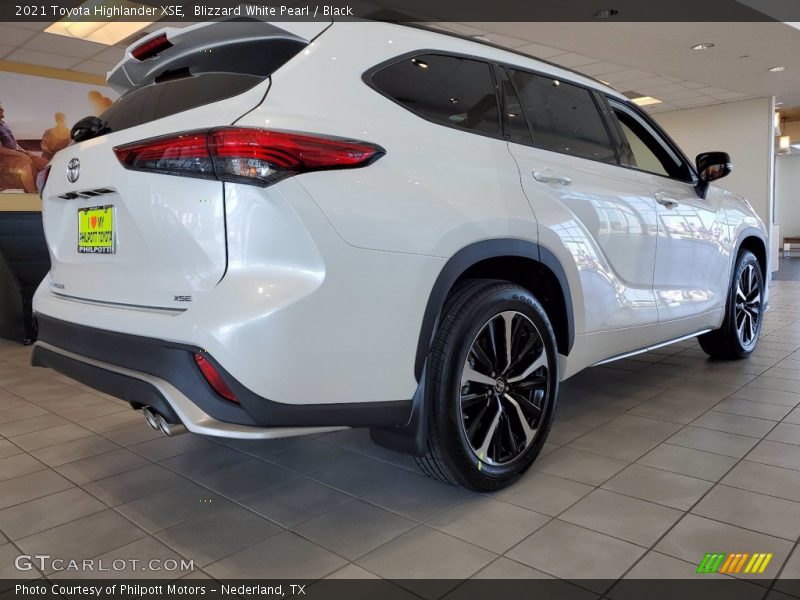 Blizzard White Pearl / Black 2021 Toyota Highlander XSE