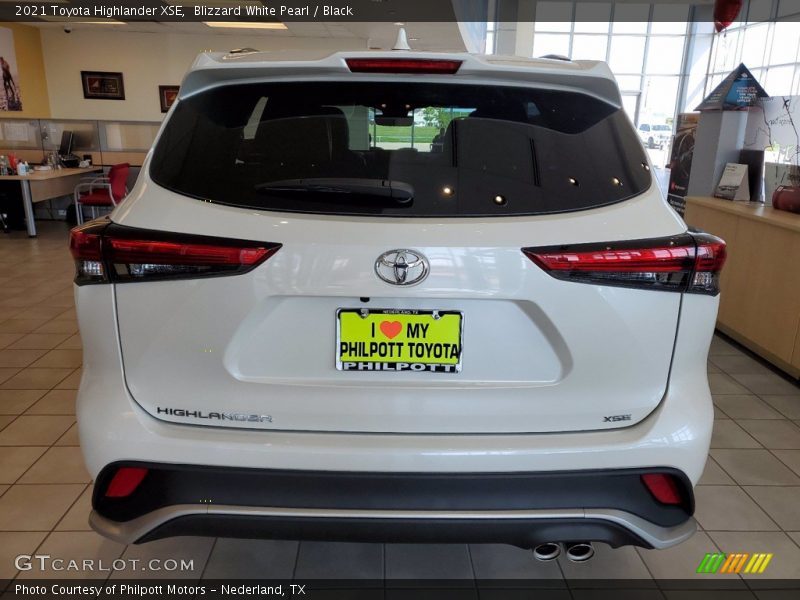 Blizzard White Pearl / Black 2021 Toyota Highlander XSE