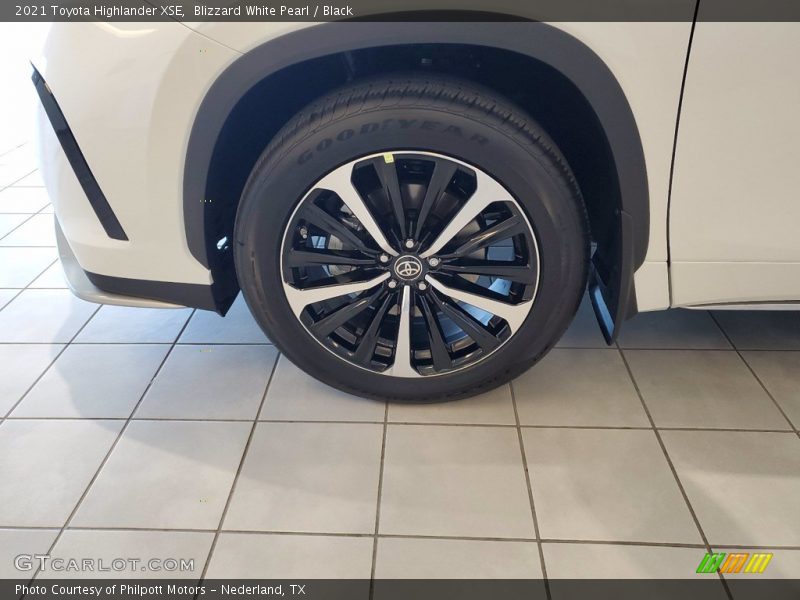Blizzard White Pearl / Black 2021 Toyota Highlander XSE