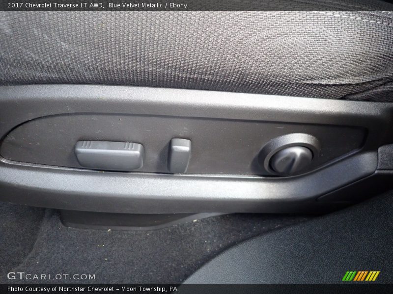 Blue Velvet Metallic / Ebony 2017 Chevrolet Traverse LT AWD
