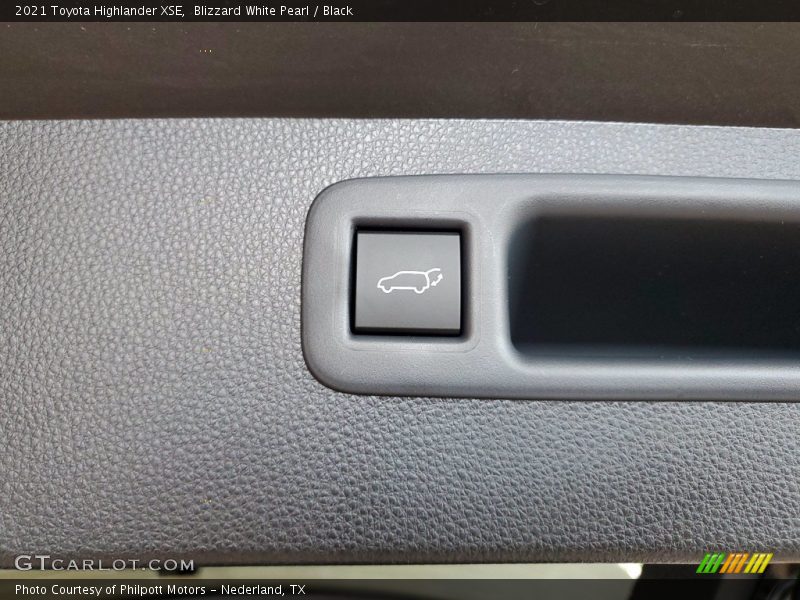 Blizzard White Pearl / Black 2021 Toyota Highlander XSE