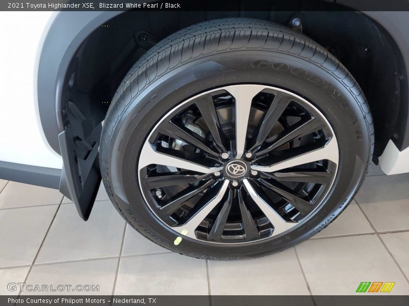 Blizzard White Pearl / Black 2021 Toyota Highlander XSE