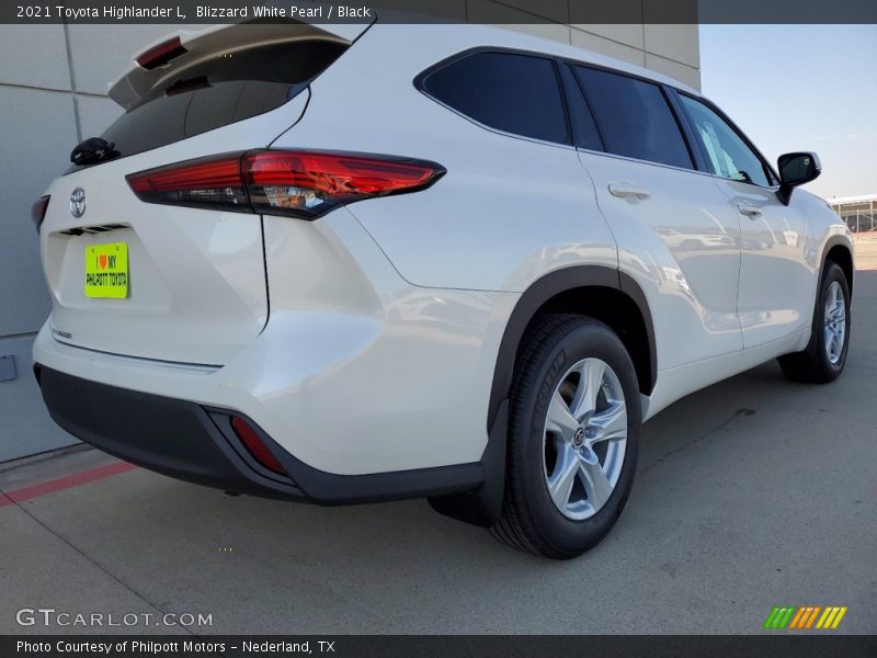 Blizzard White Pearl / Black 2021 Toyota Highlander L