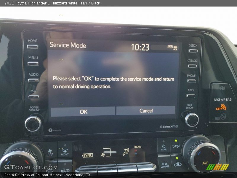 Blizzard White Pearl / Black 2021 Toyota Highlander L