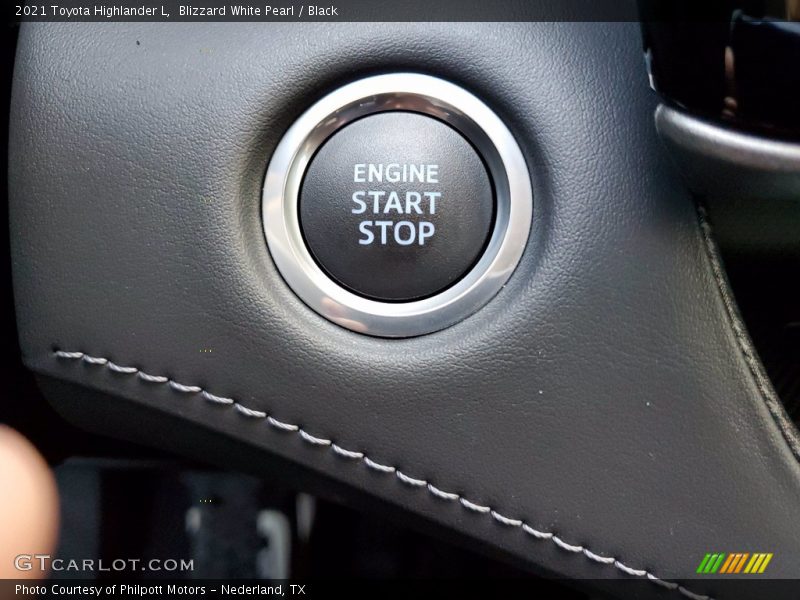 Blizzard White Pearl / Black 2021 Toyota Highlander L