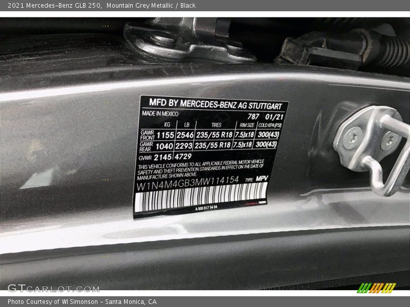 Mountain Grey Metallic / Black 2021 Mercedes-Benz GLB 250