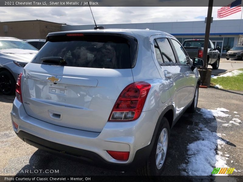 Silver Ice Metallic / Jet Black 2021 Chevrolet Trax LS