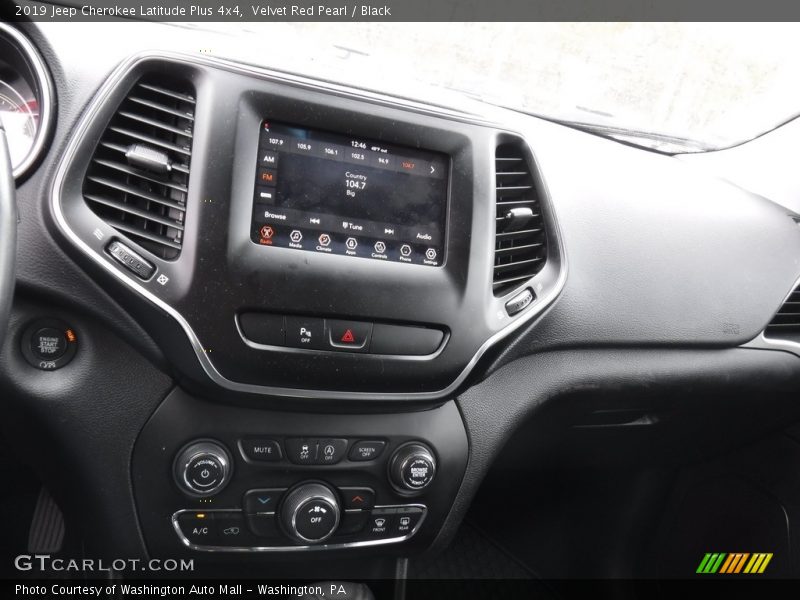 Velvet Red Pearl / Black 2019 Jeep Cherokee Latitude Plus 4x4
